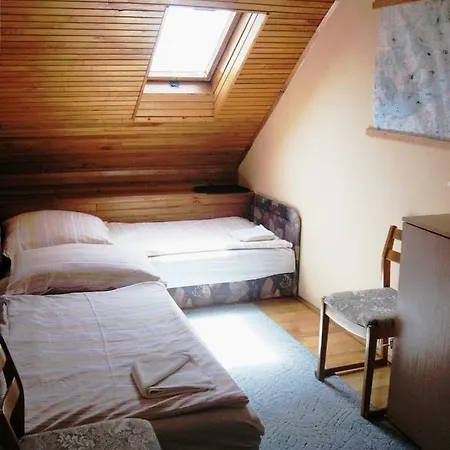 Csaladok Baratja -baratok Csaladja Appartement